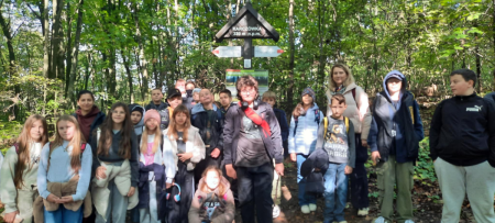 Uczniowie sp 12 podczas zdjęcia grupowego