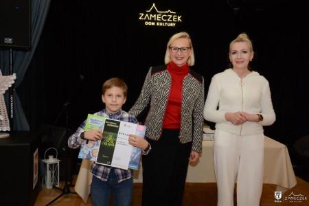 nagrodzony uczeń i organizatorki