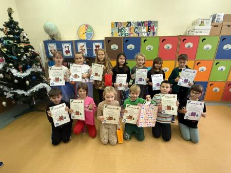 Nagrodzeni uczniowie w klasie