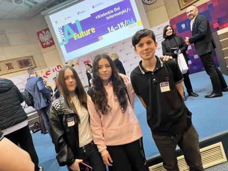 uczniowie na konferencji