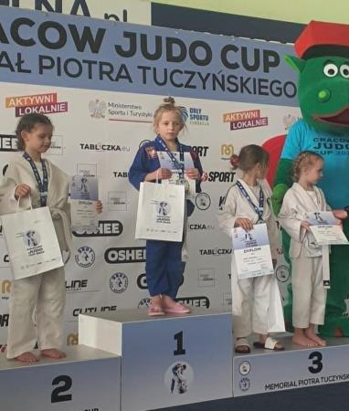 Uczniowie na podium