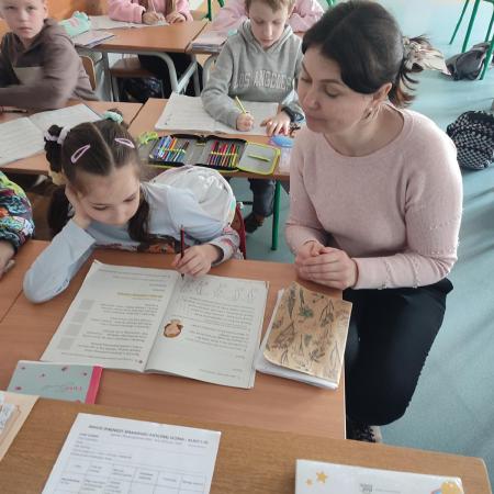 nauczycielka i uczennica podczas zajęć