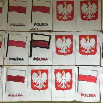 prace plastyczne uczniów świetlicy - Polskie flagi i godła