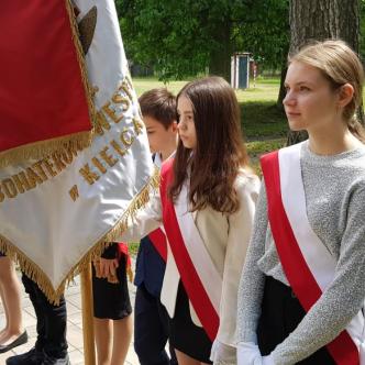 Poczet Sztandarowy SP12 podczas uroczystości Święta Pułkowego Czwartaków