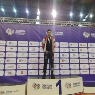 Uczeń na podium