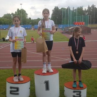 uczennice na podium