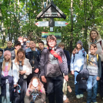 Uczniowie sp 12 podczas zdjęcia grupowego