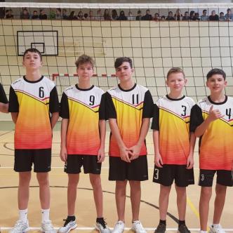 drużyna wraz z trenerem