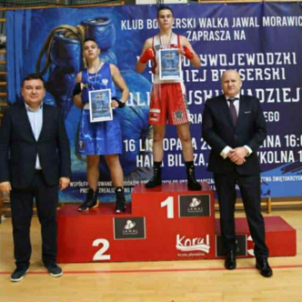 Uczeń na 1 miejscu podium