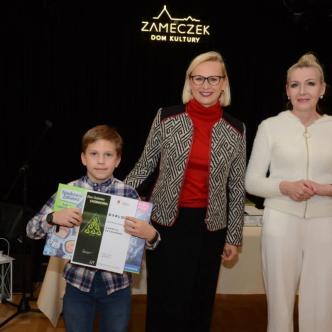 nagrodzony uczeń i organizatorki