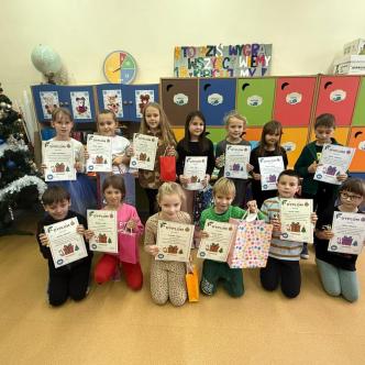 Nagrodzeni uczniowie w klasie