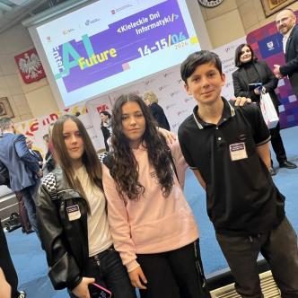 uczniowie na konferencji